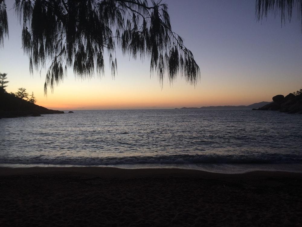 Tropical Palms Resort & 4Wd Hire Picnic Bay Buitenkant foto