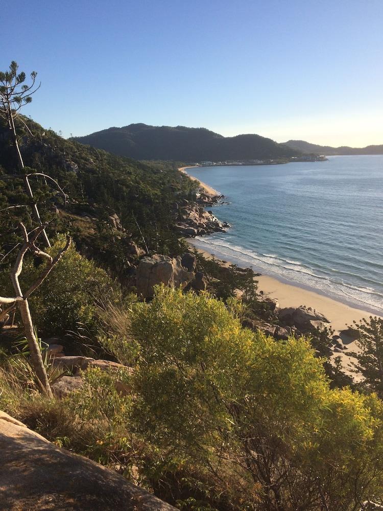 Tropical Palms Resort & 4Wd Hire Picnic Bay Buitenkant foto