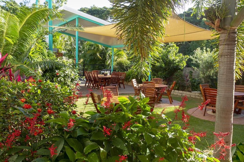 Tropical Palms Resort & 4Wd Hire Picnic Bay Buitenkant foto