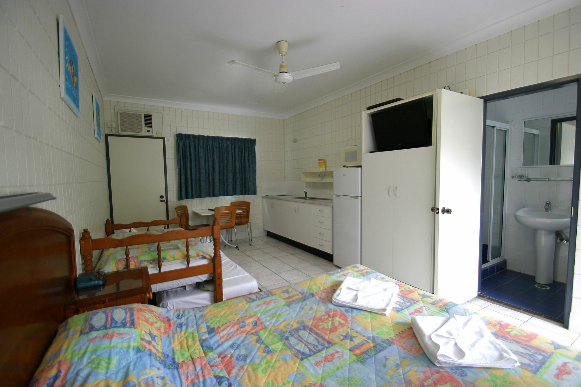 Tropical Palms Resort & 4Wd Hire Picnic Bay Buitenkant foto